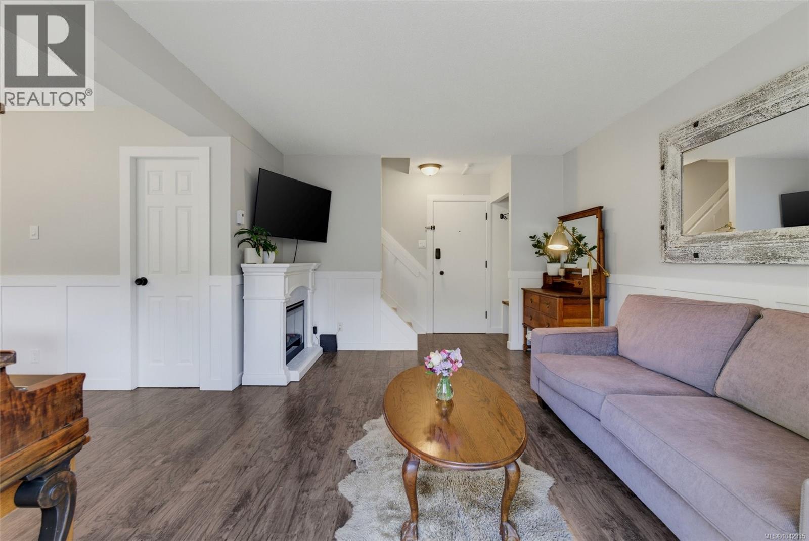 30 477 Lampson St, Esquimalt