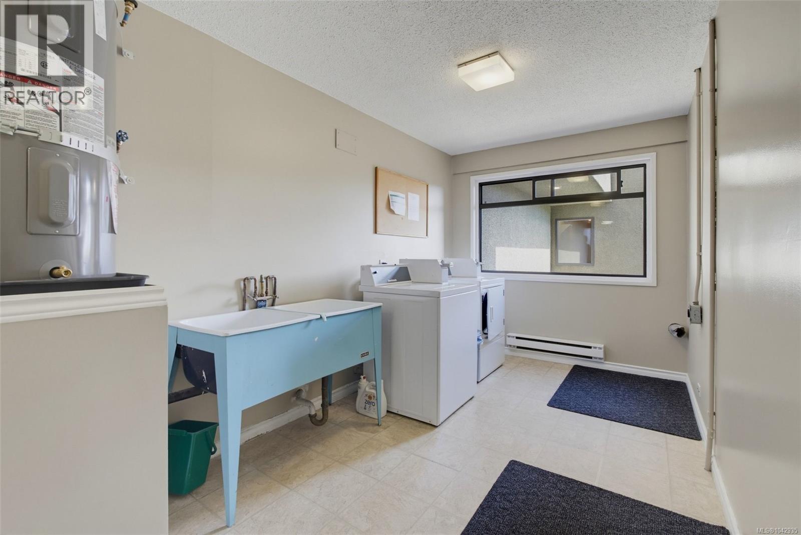 30 477 Lampson St, Esquimalt