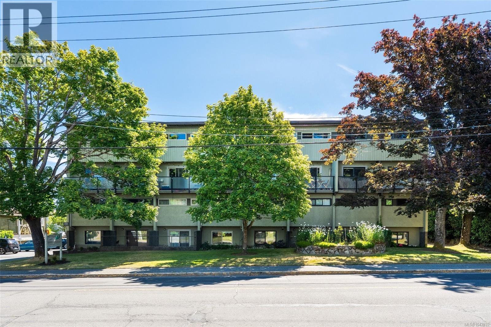 30 477 Lampson St, Esquimalt