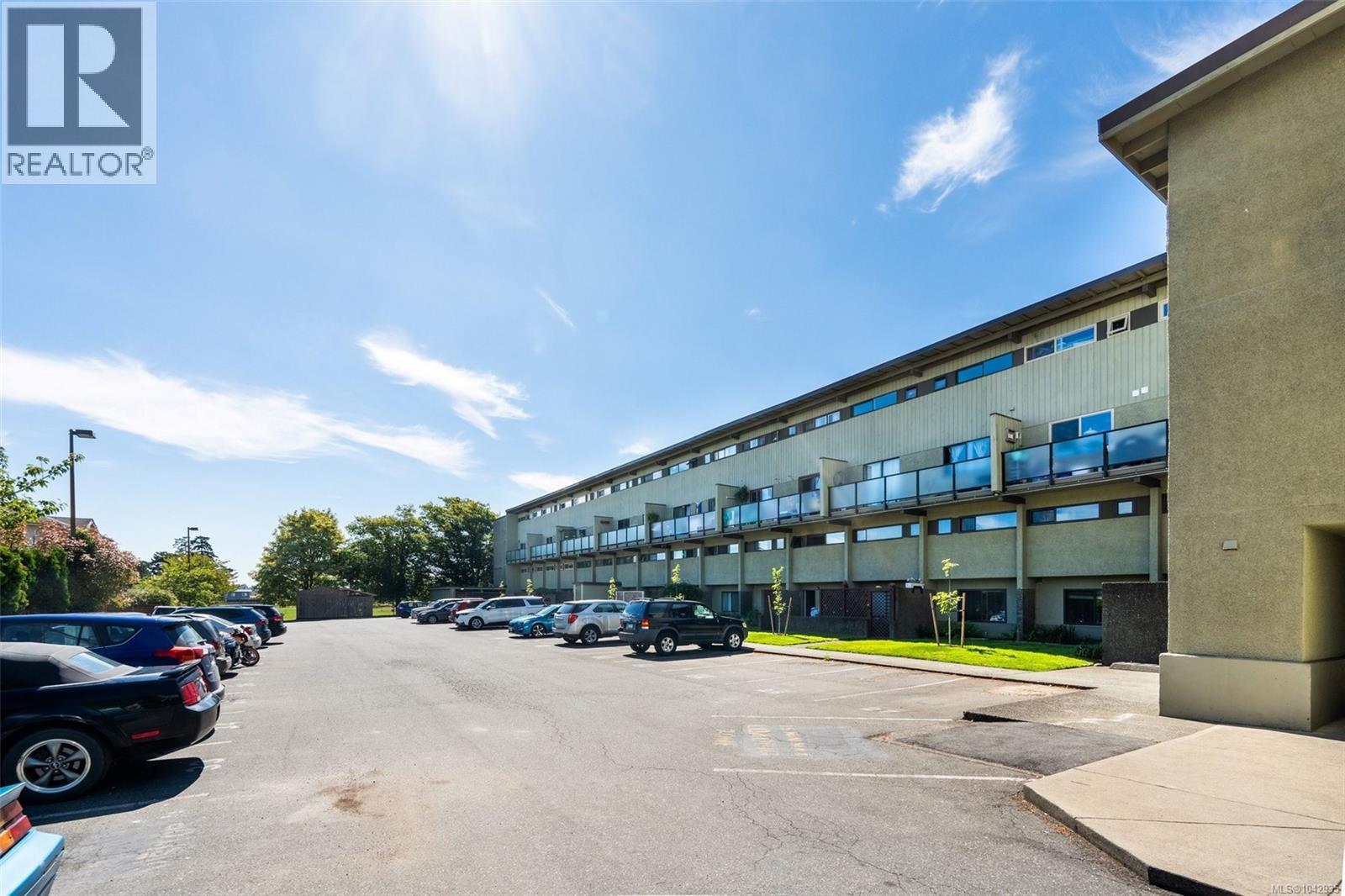 30 477 Lampson St, Esquimalt