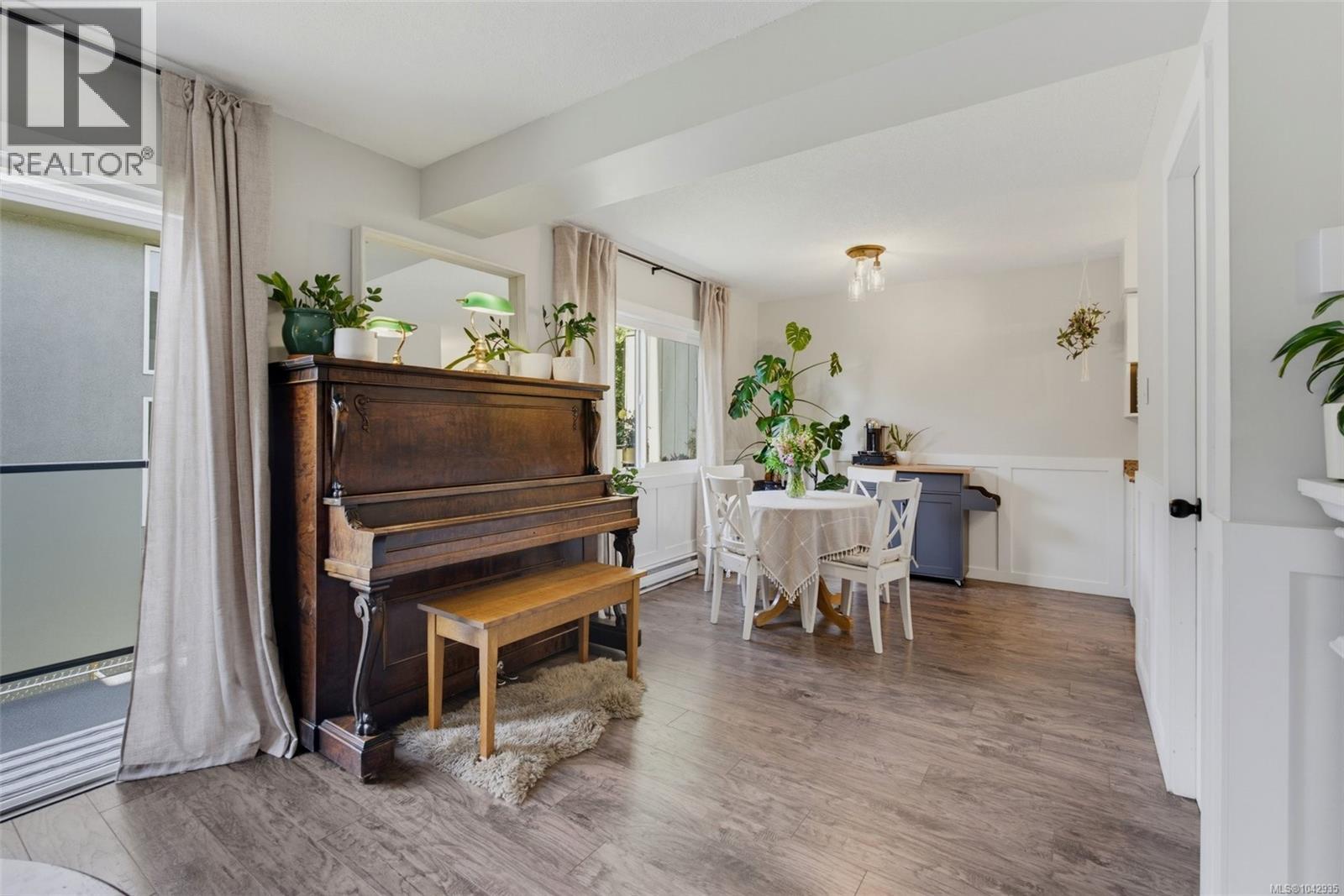 30 477 Lampson St, Esquimalt
