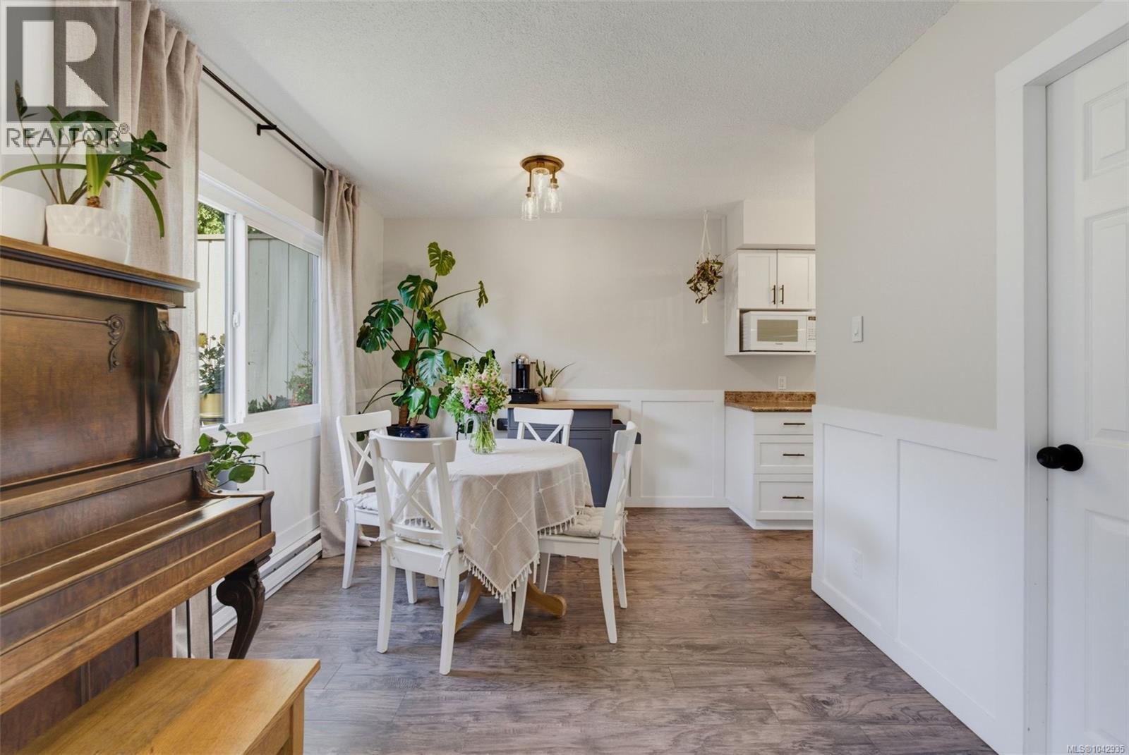 30 477 Lampson St, Esquimalt