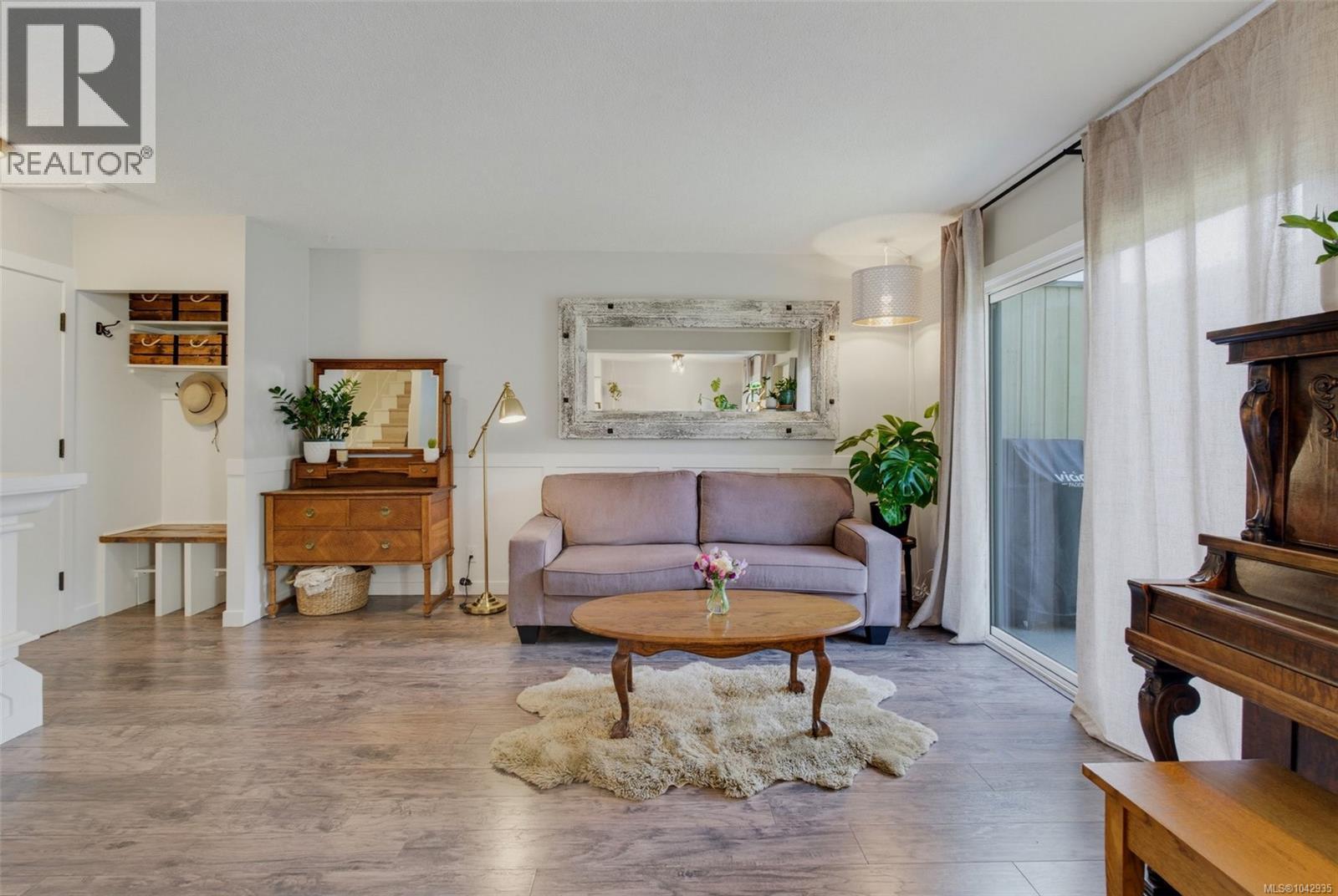 30 477 Lampson St, Esquimalt