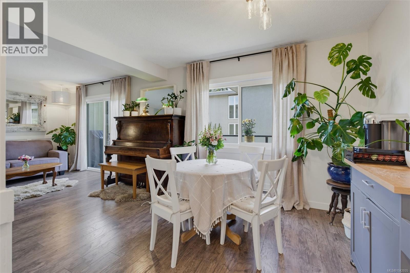 30 477 Lampson St, Esquimalt