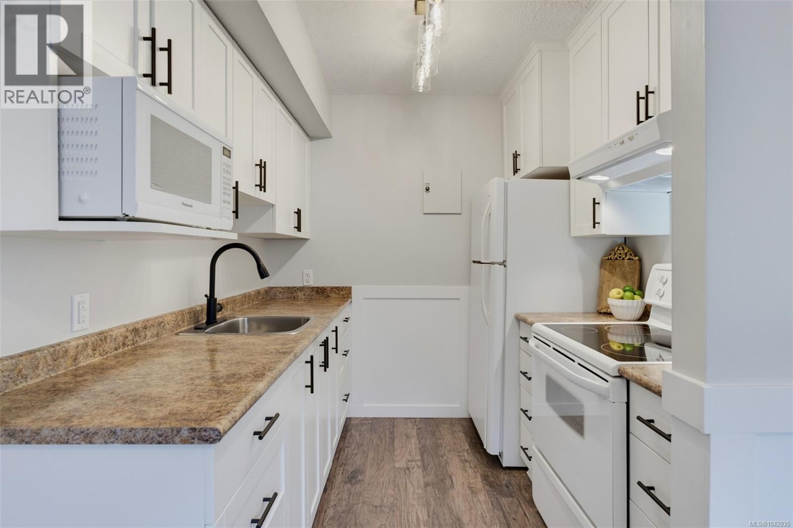 30 477 Lampson St, Esquimalt