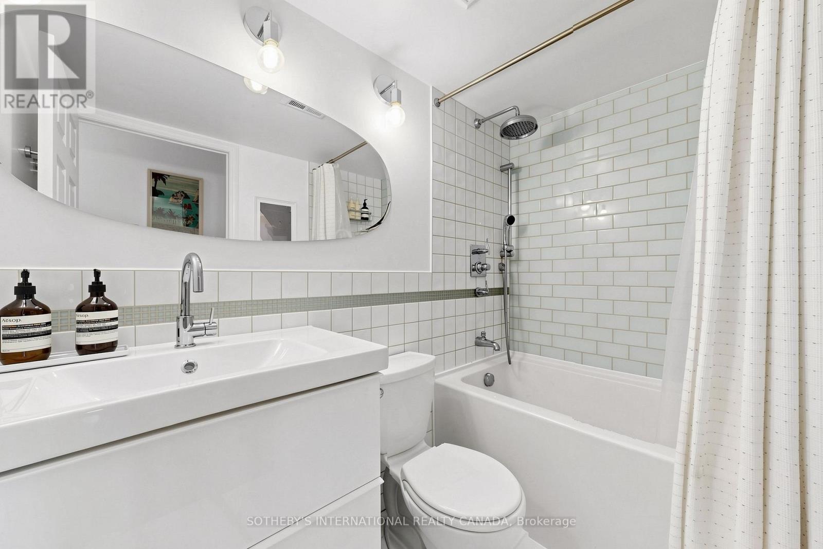 #2303 909 BAY STREET - 18
