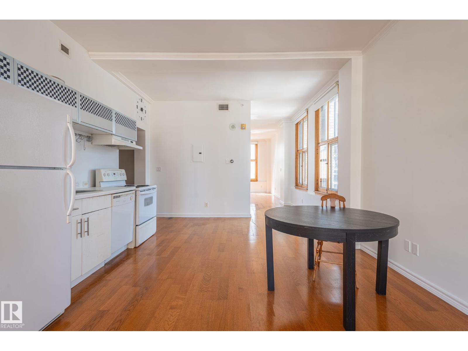 #810 10134 100 ST NW - 33