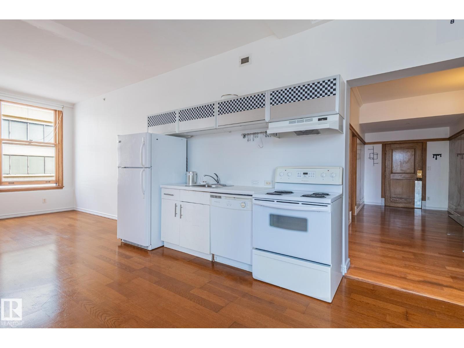 #810 10134 100 ST NW - 30