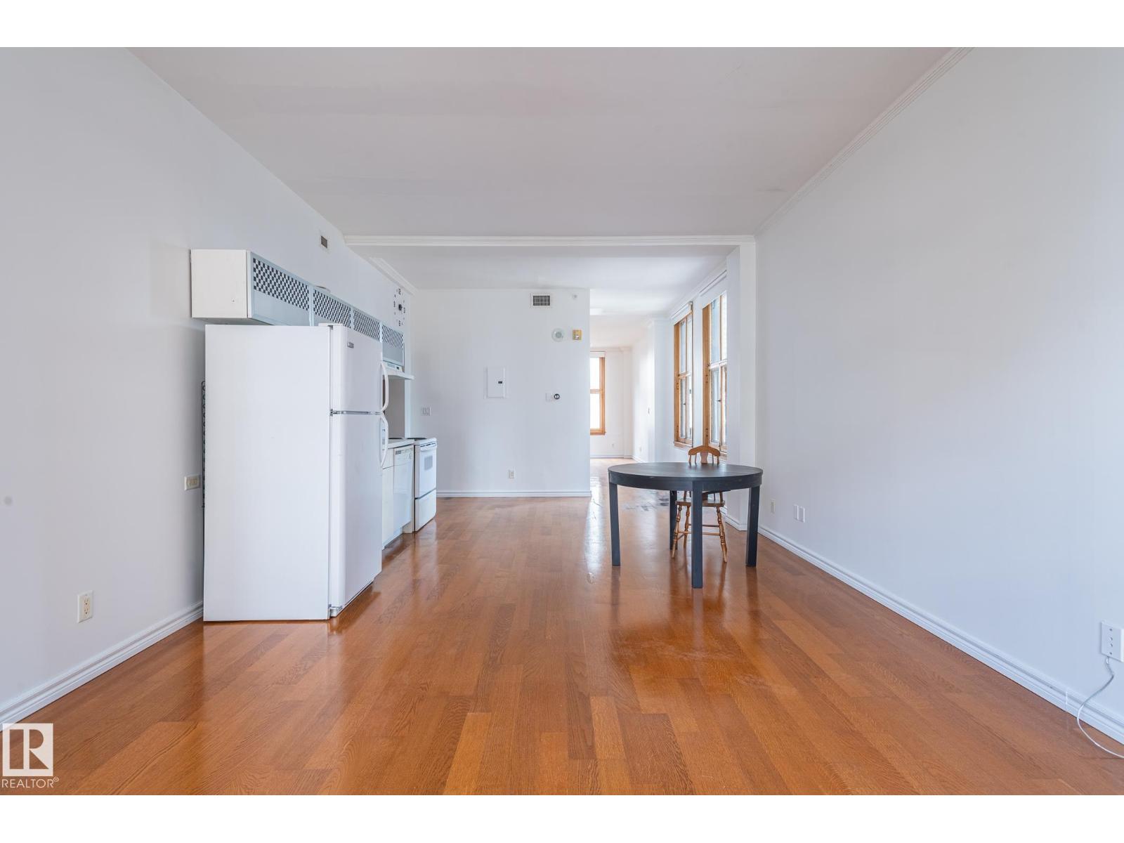 #810 10134 100 ST NW - 39
