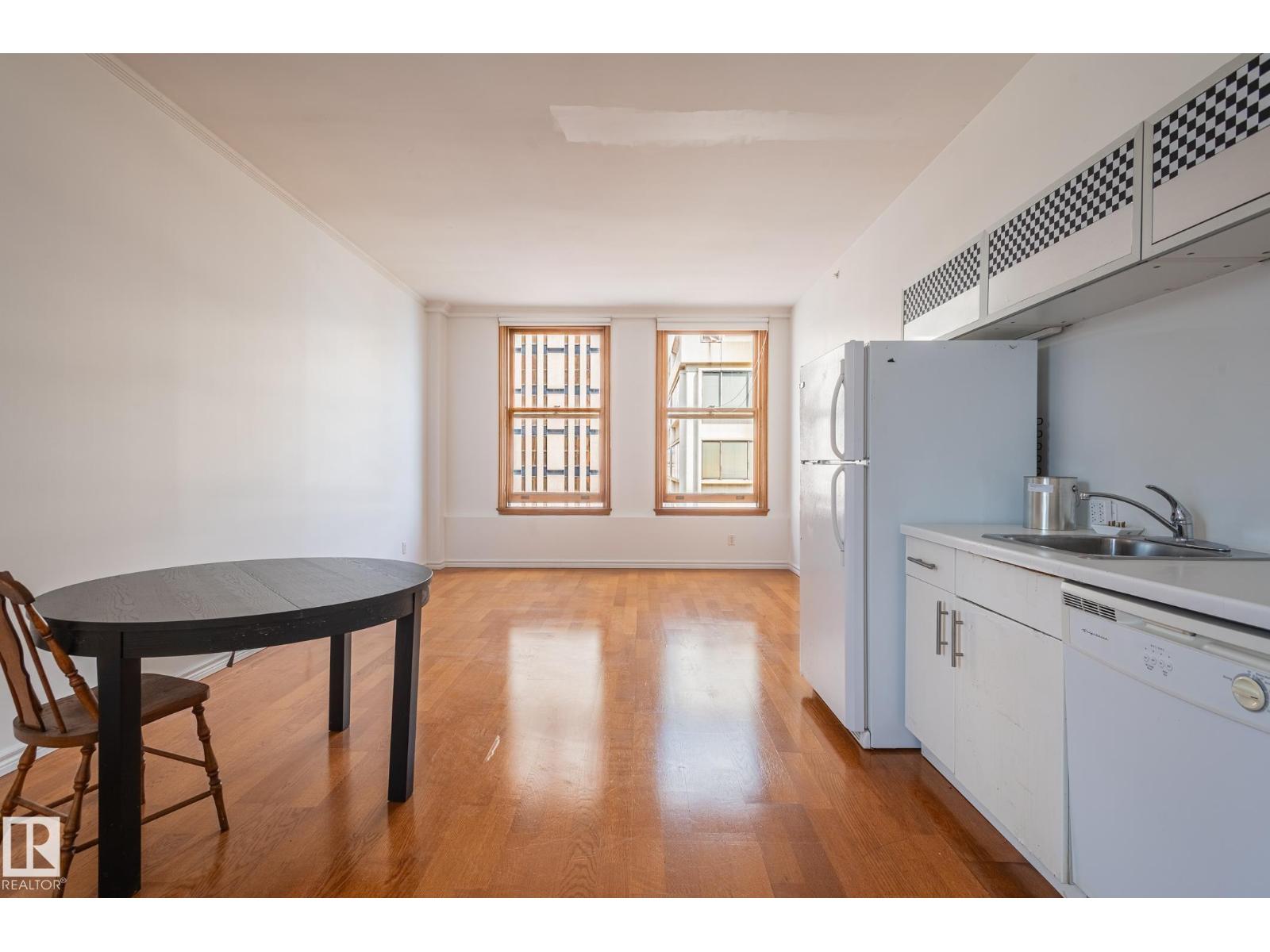 #810 10134 100 ST NW - 29