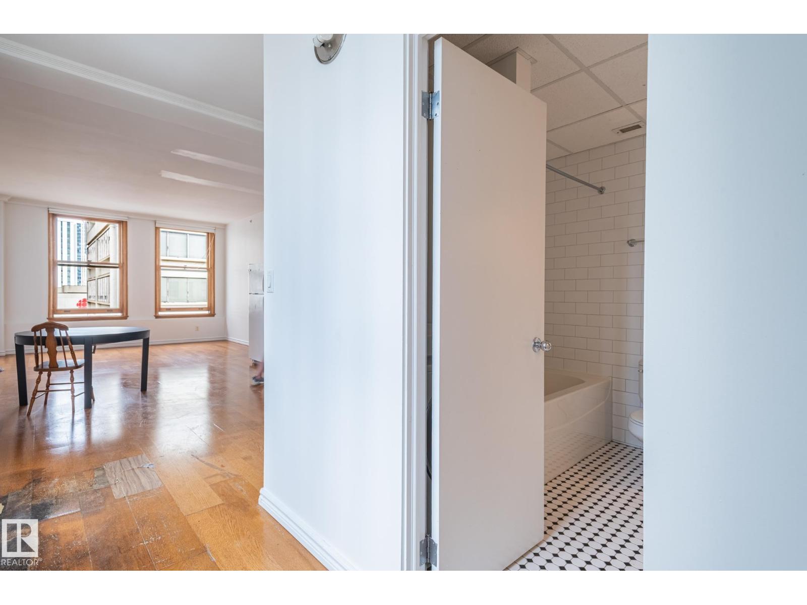 #810 10134 100 ST NW - 48