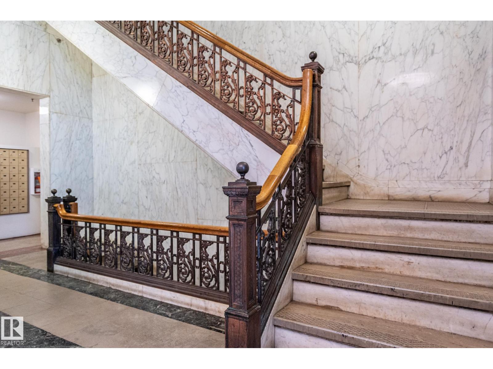 #810 10134 100 ST NW - 19