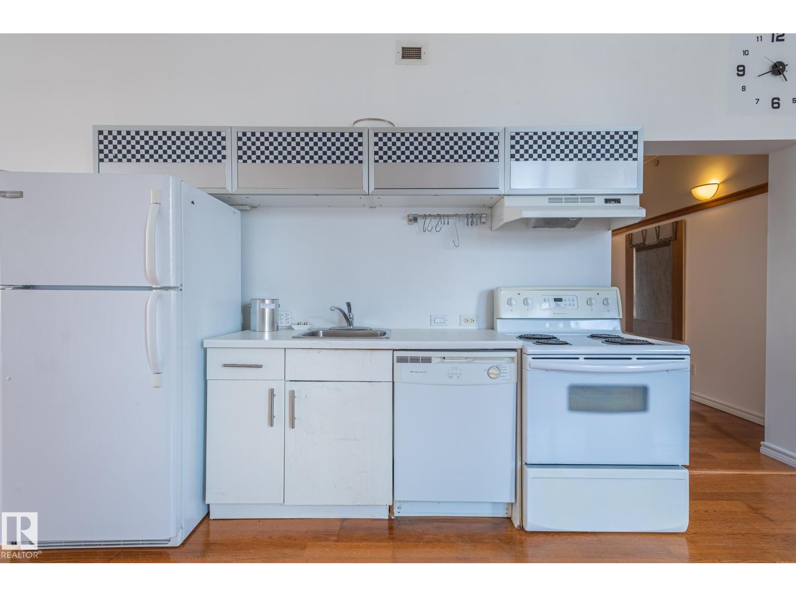 #810 10134 100 ST NW - Image 31
