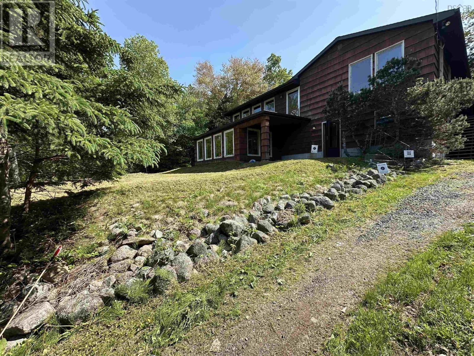 179 Camelot Drive - 1