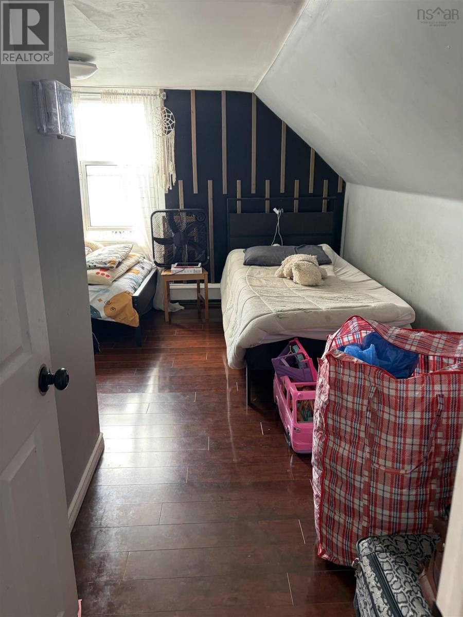 1491 Victoria Road - 22