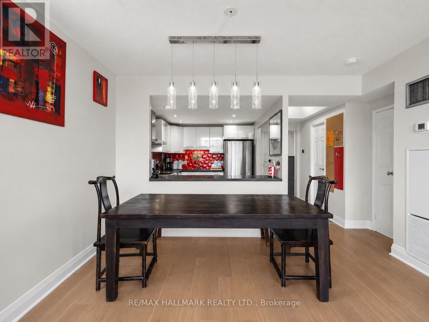#PH15 20 GLEBE ROAD W - 10