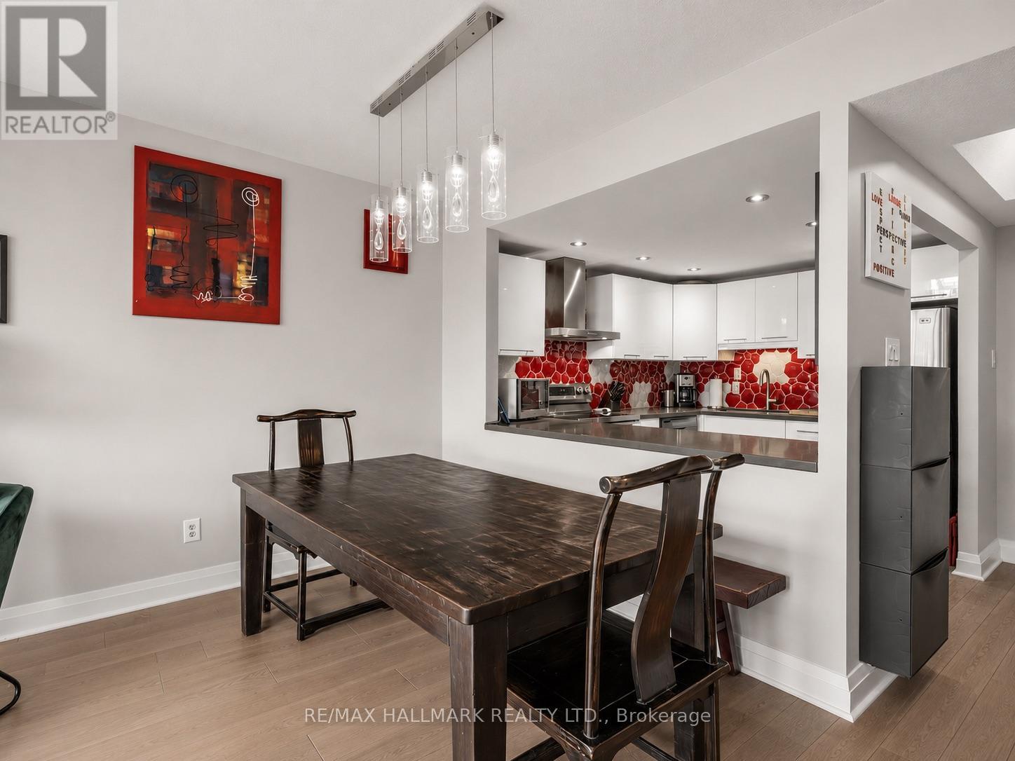 #PH15 20 GLEBE ROAD W - 11