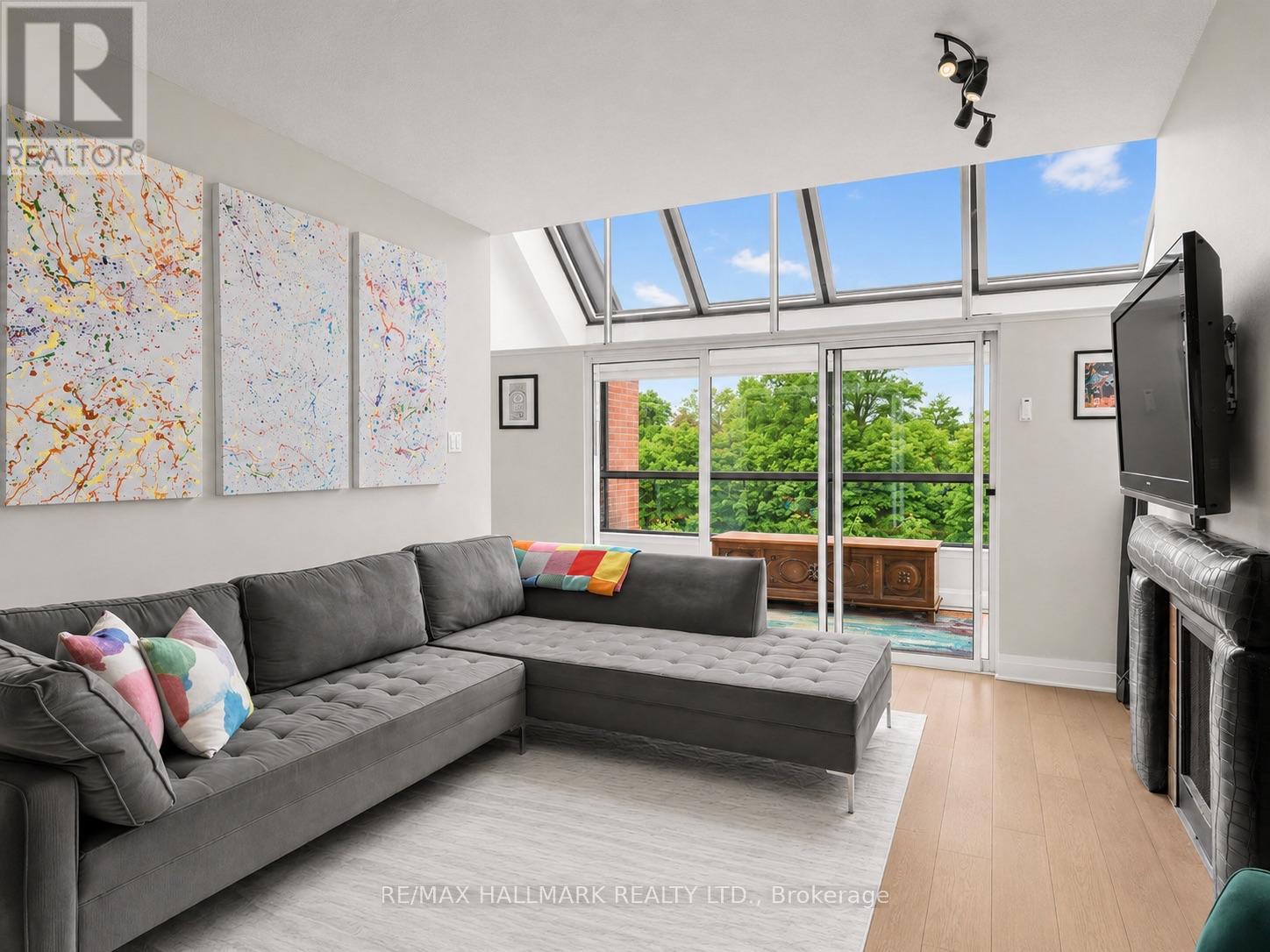 #PH15 20 GLEBE ROAD W - 14