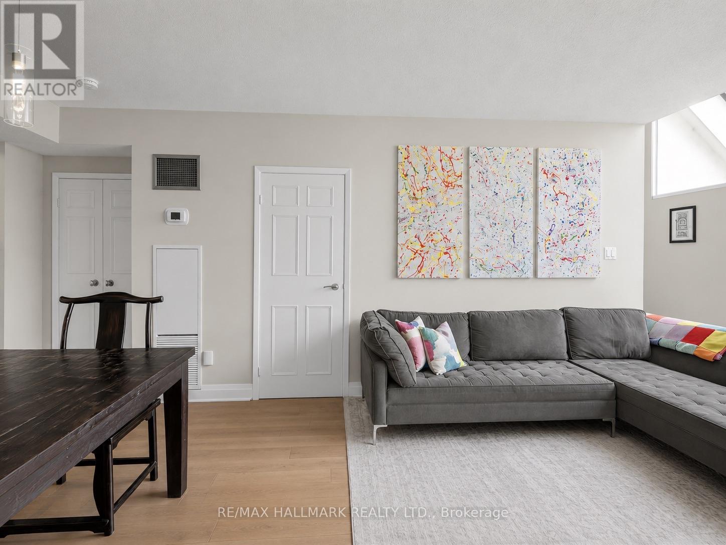 #PH15 20 GLEBE ROAD W - 15