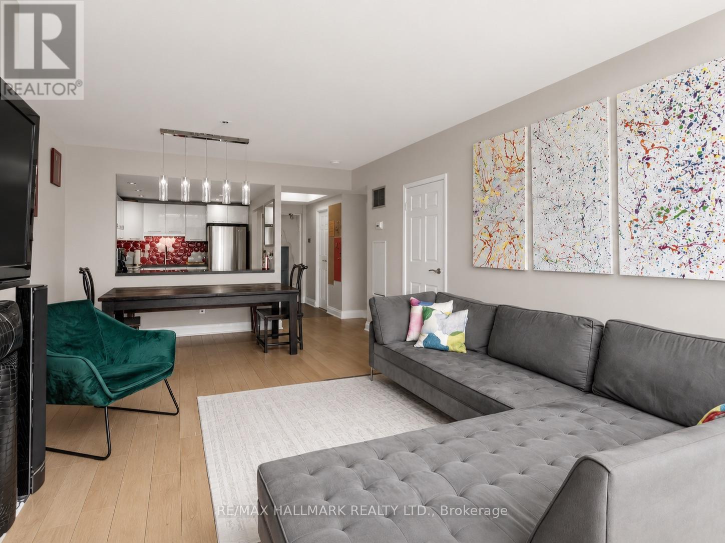 #PH15 20 GLEBE ROAD W - 17