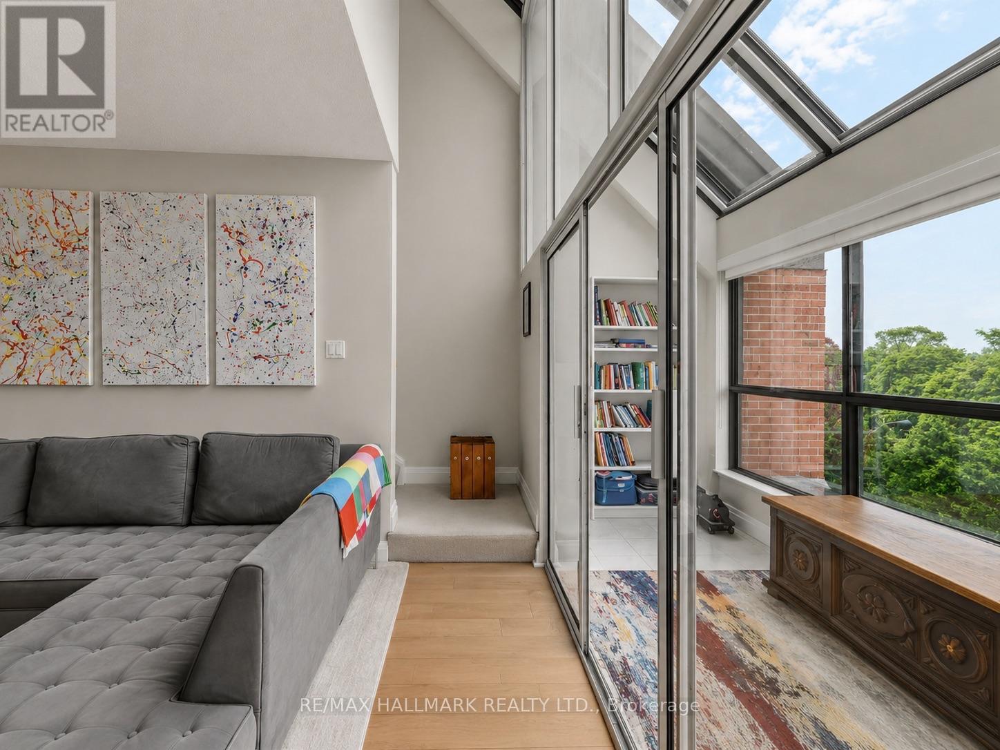 #PH15 20 GLEBE ROAD W - 18