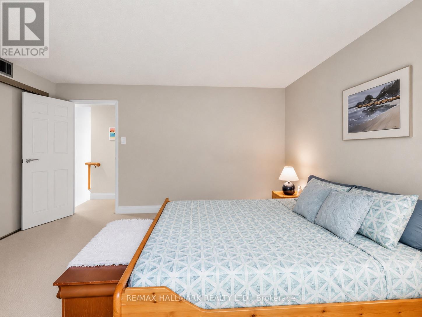 #PH15 20 GLEBE ROAD W - 24