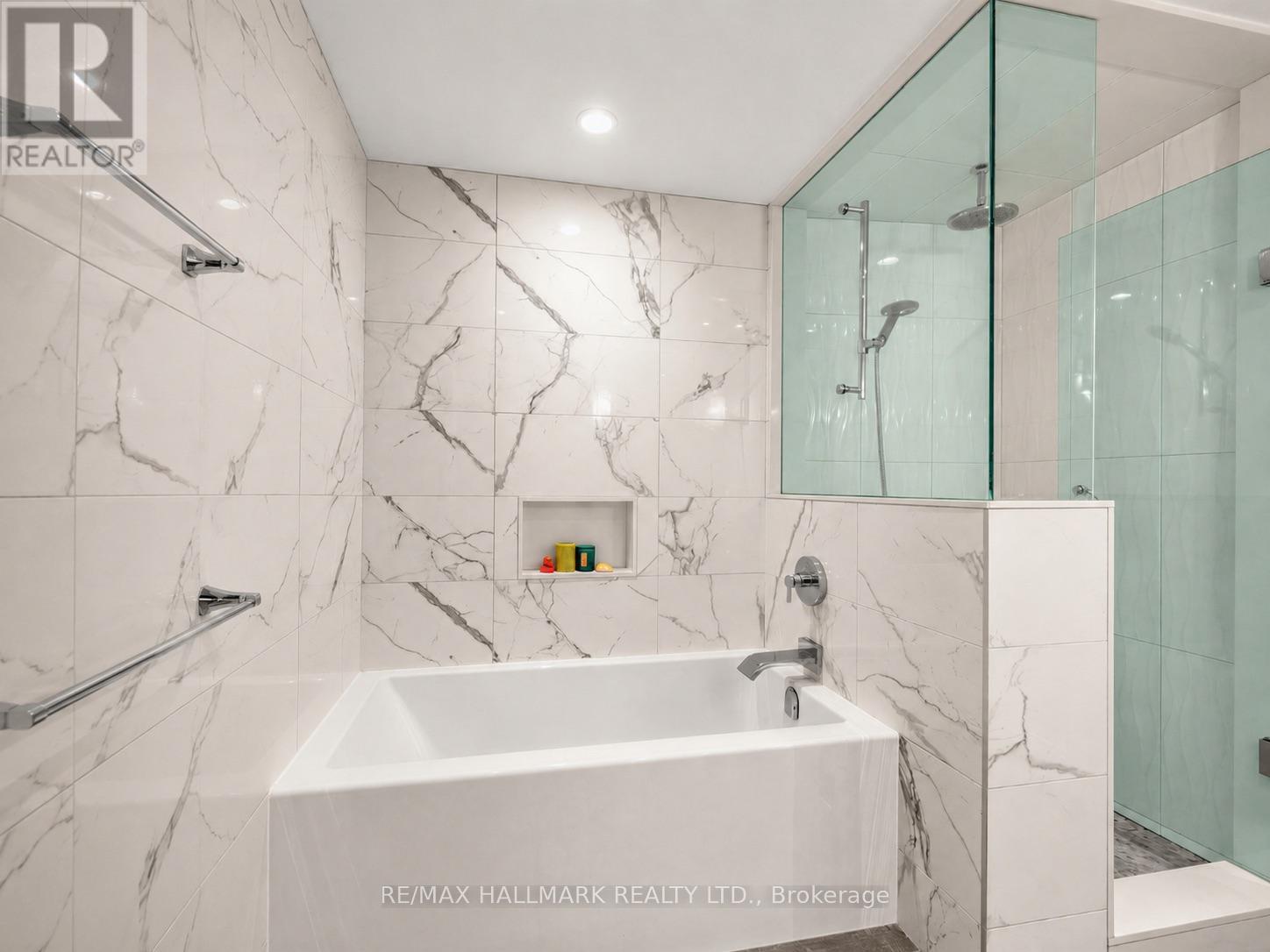 #PH15 20 GLEBE ROAD W - 28