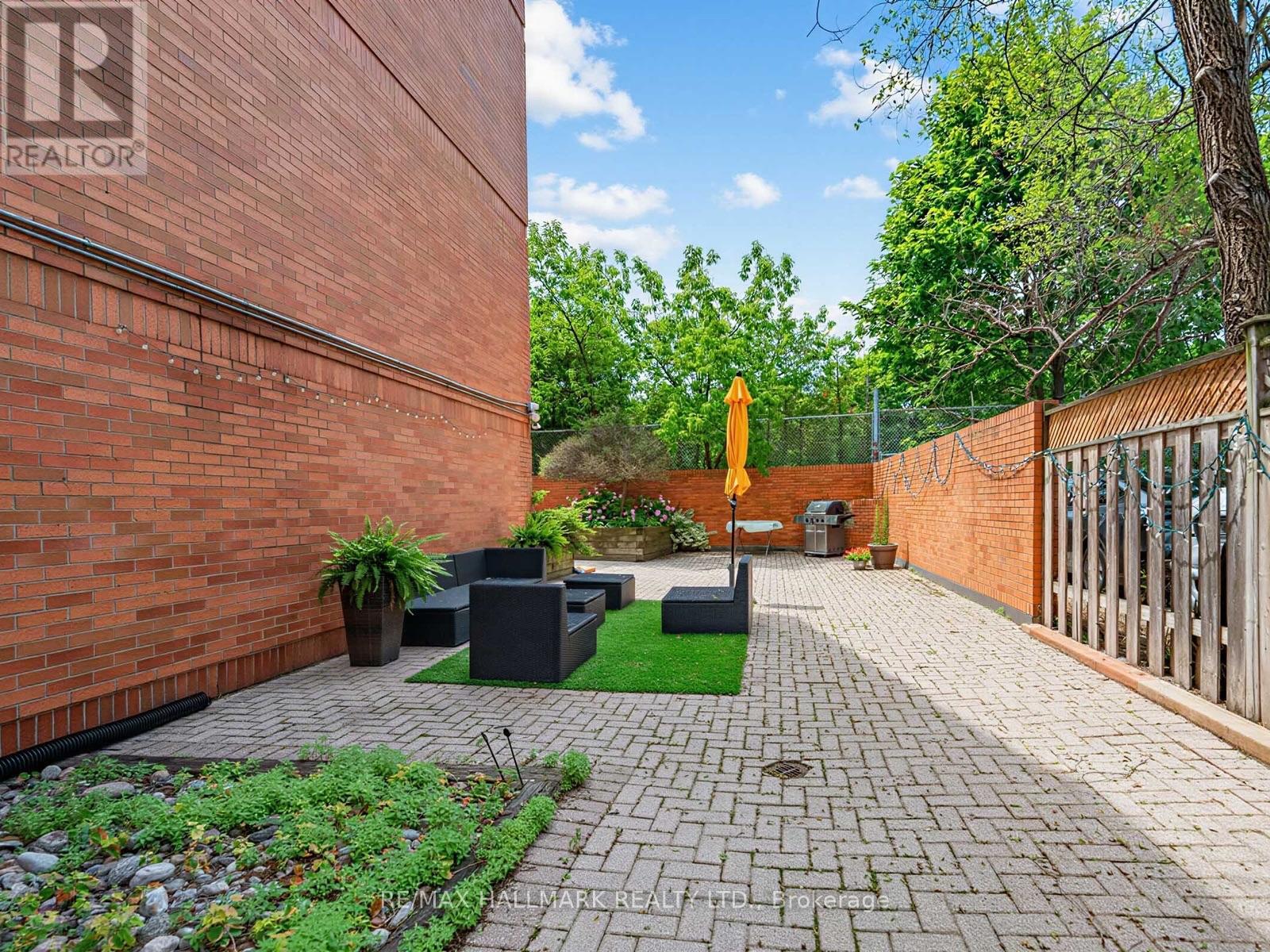 #PH15 20 GLEBE ROAD W - 29