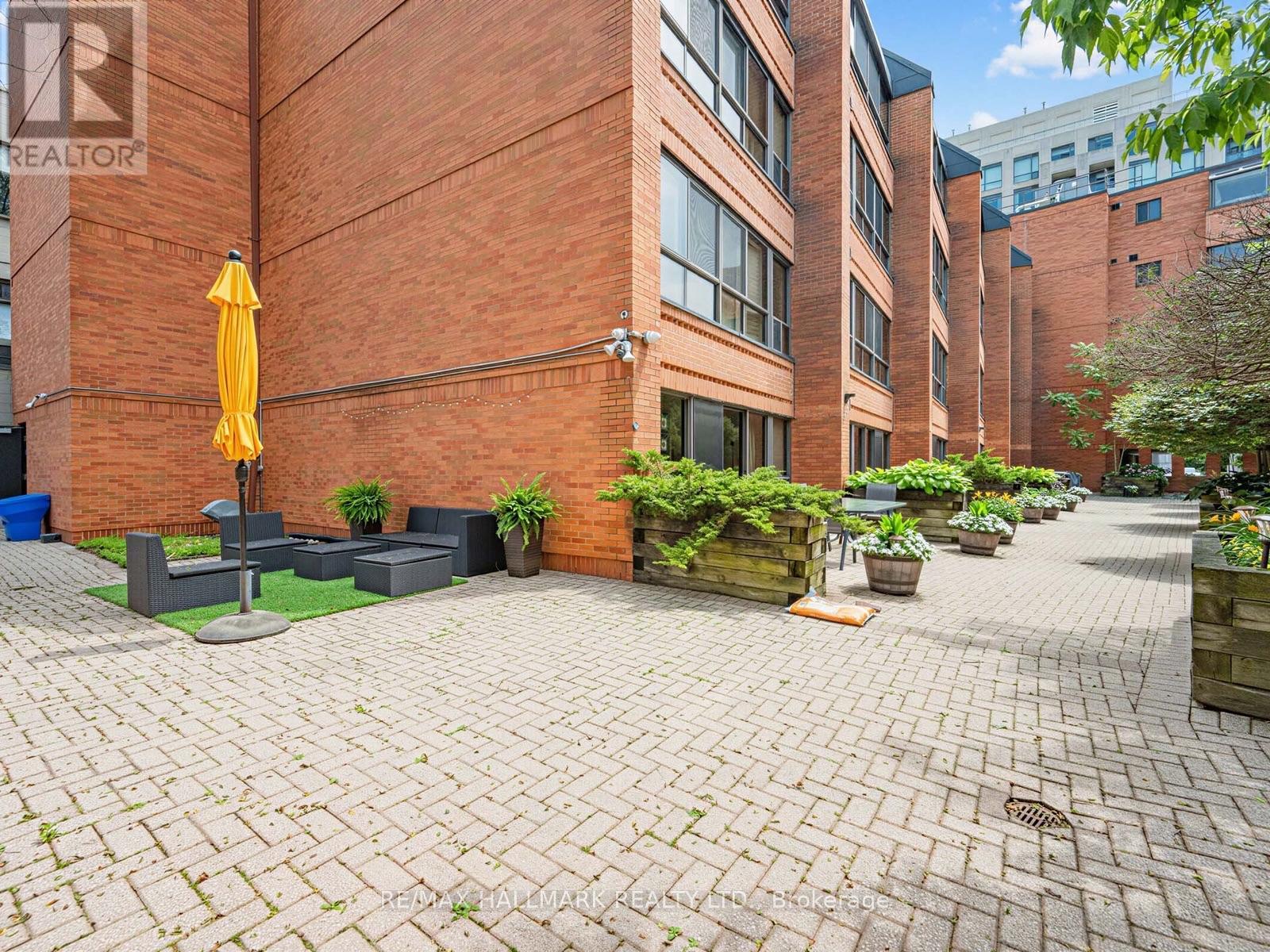 #PH15 20 GLEBE ROAD W - 30