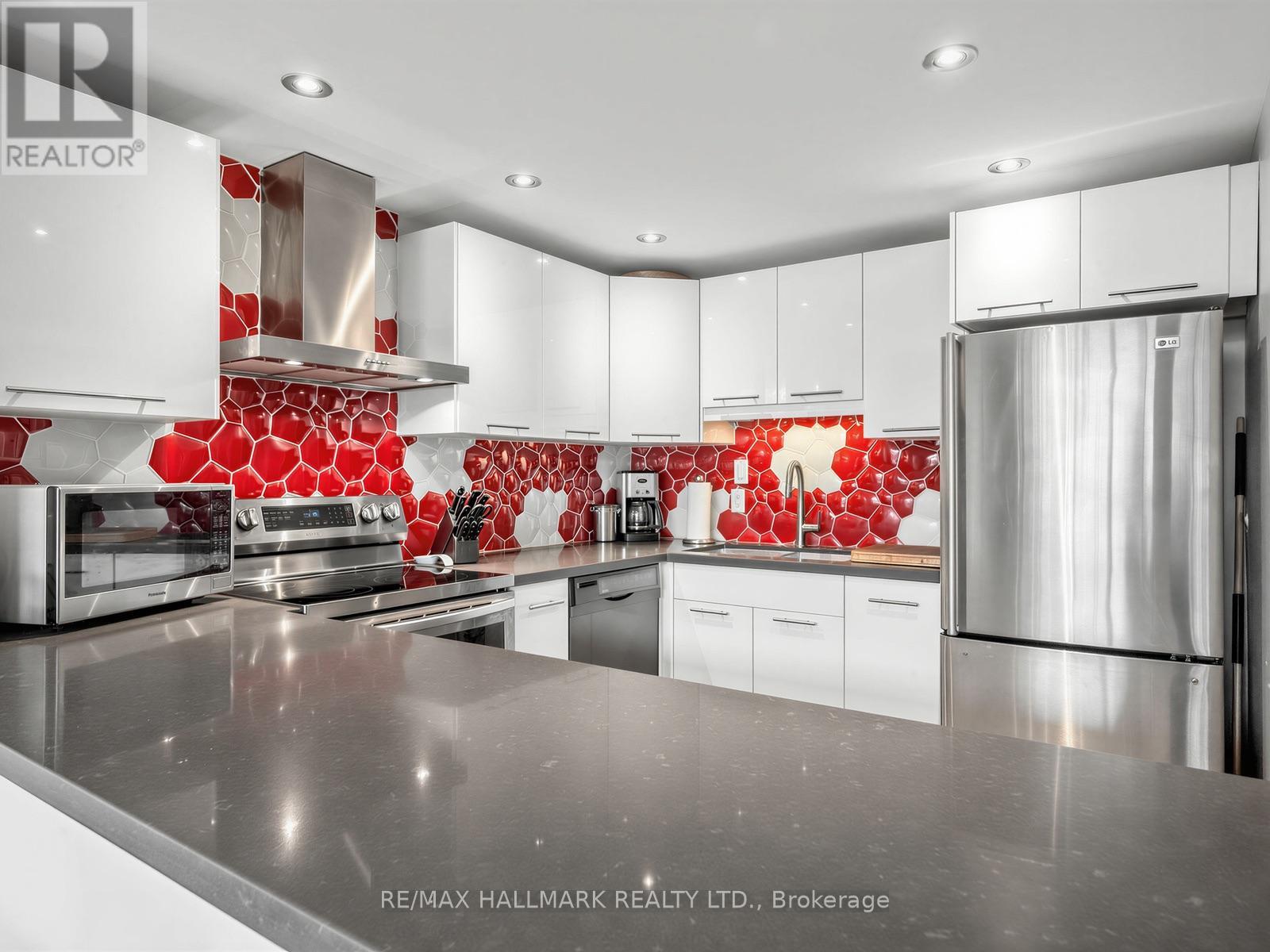 #PH15 20 GLEBE ROAD W - 8