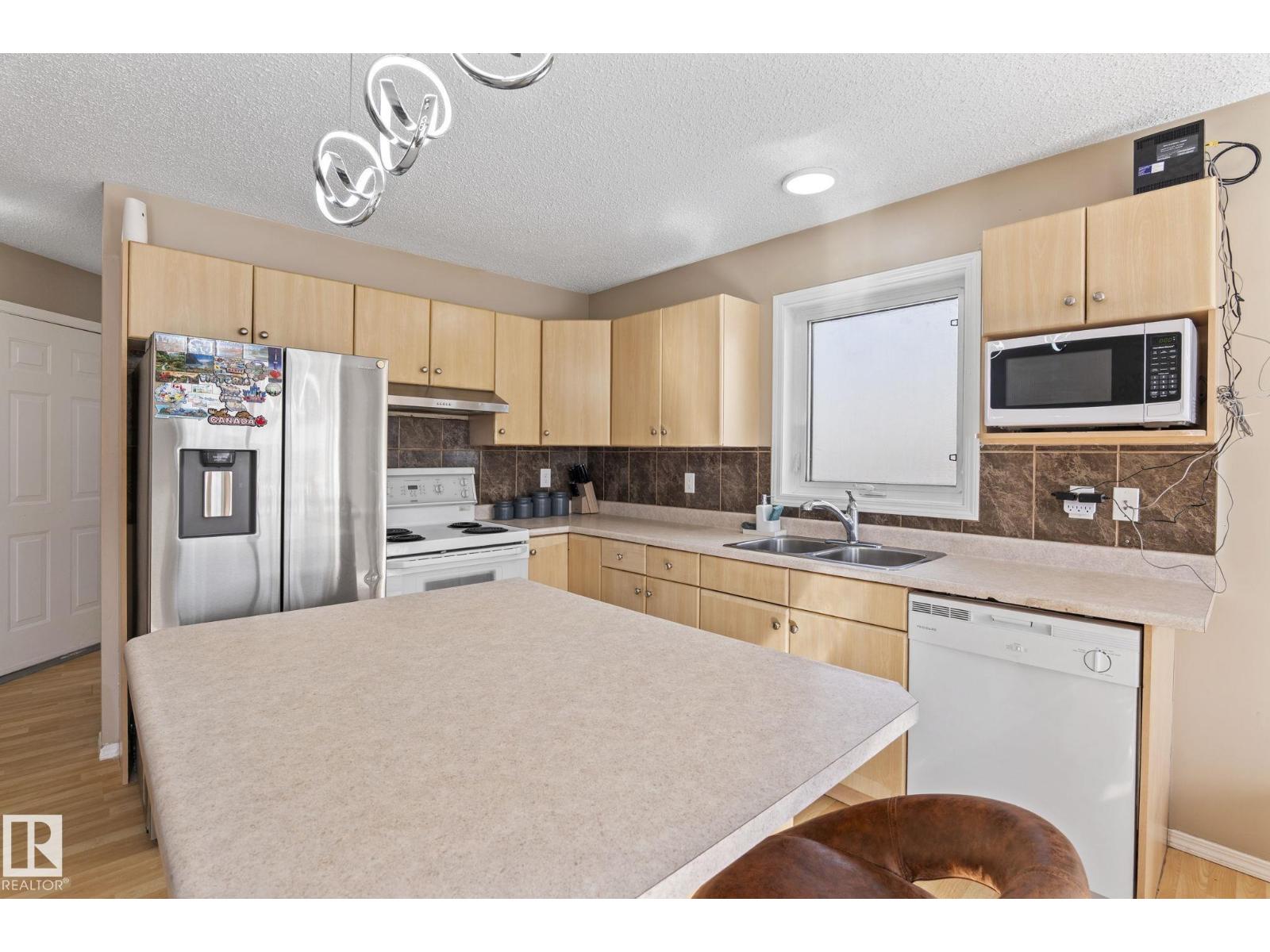 #92 4350 23 ST NW - 10