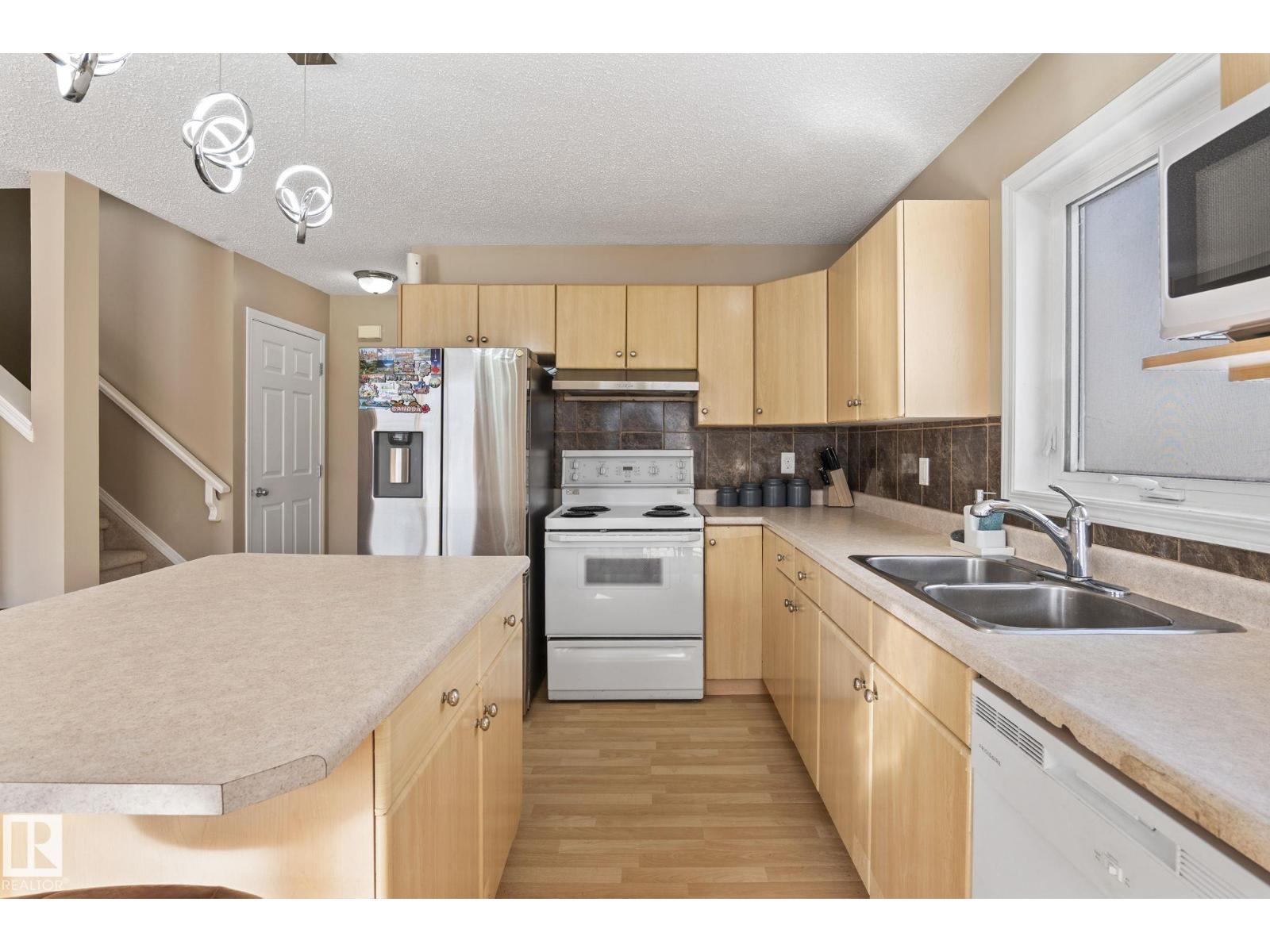 #92 4350 23 ST NW - 11