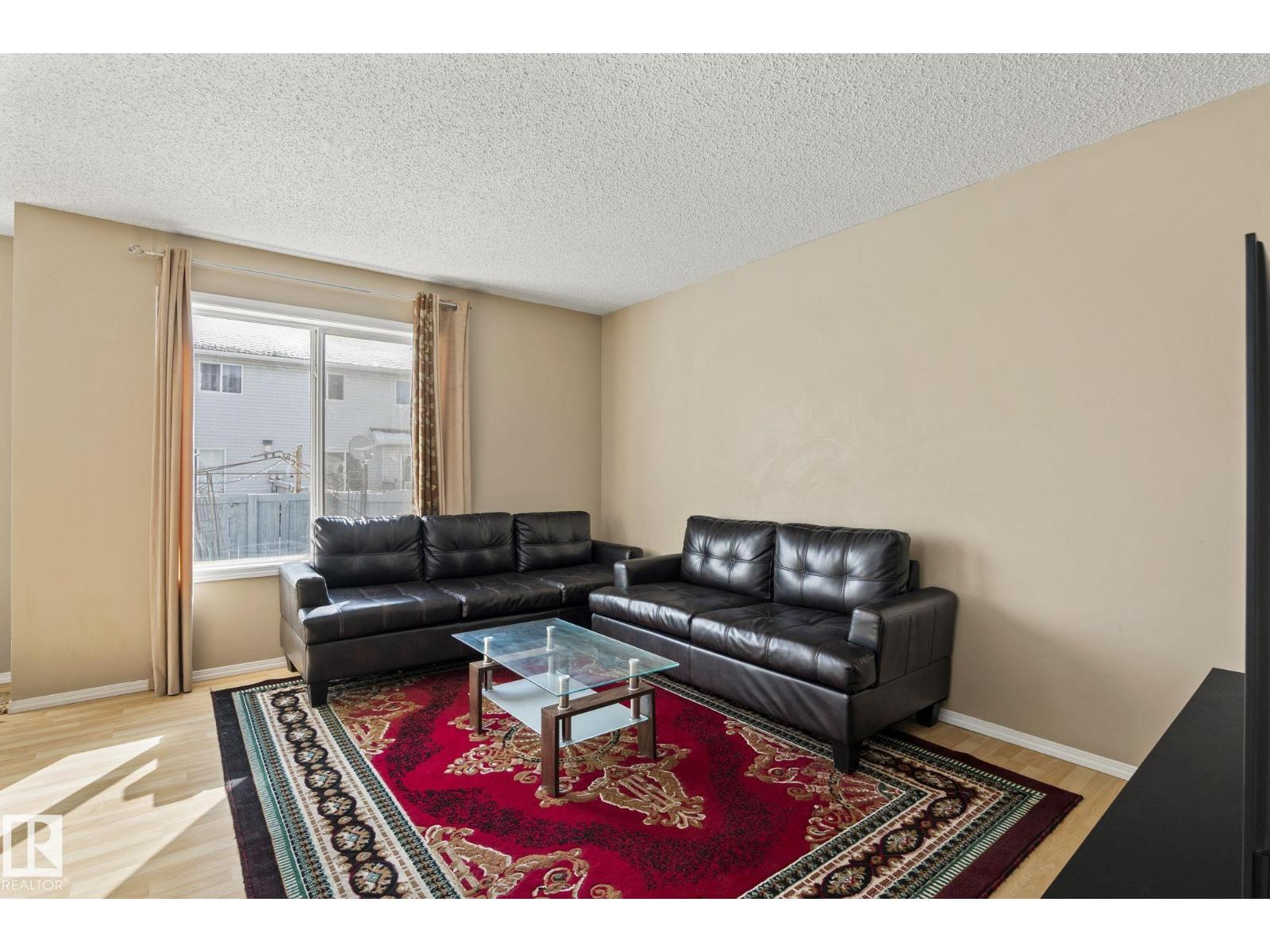 #92 4350 23 ST NW - 8