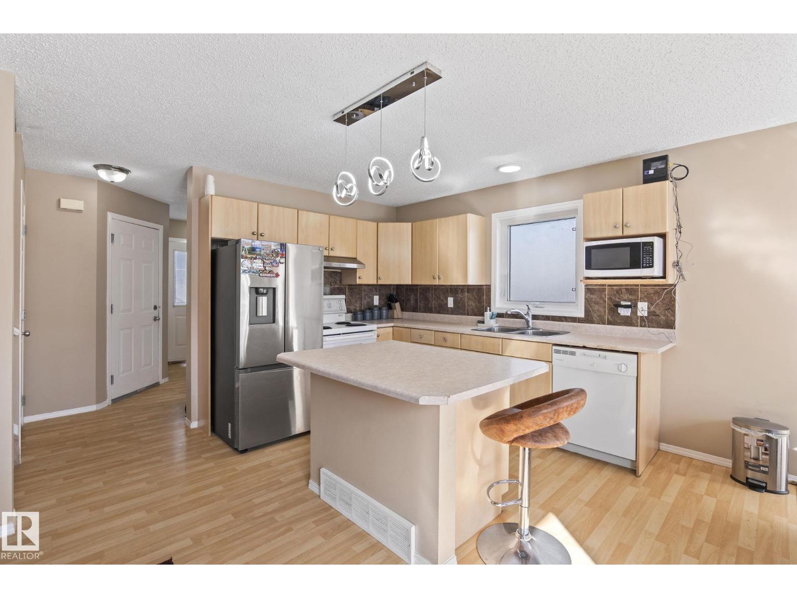 #92 4350 23 ST NW - 9