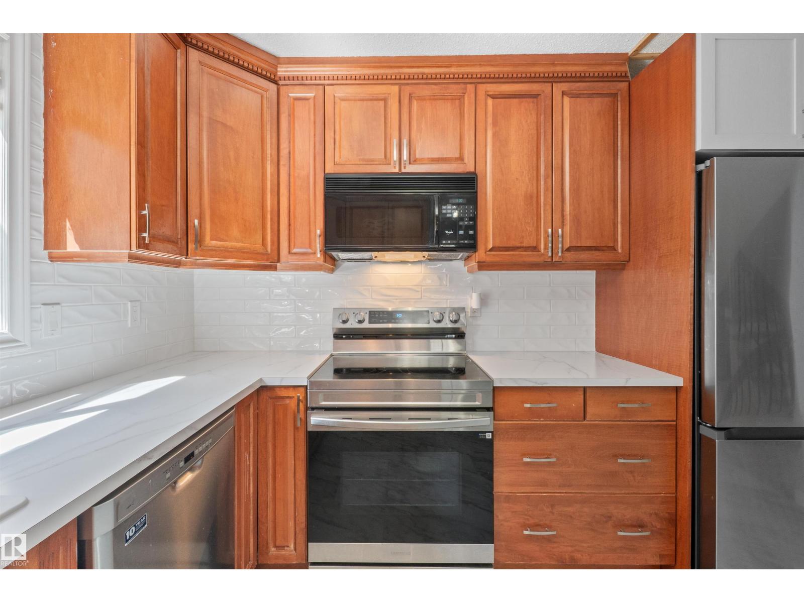 10940 123 ST NW — photo 18