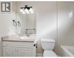 Family room - 9524 Greenglade Rd, Sidney, BC V8L3T6 Photo 15