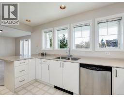 Ensuite - 9524 Greenglade Rd, Sidney, BC V8L3T6 Photo 9