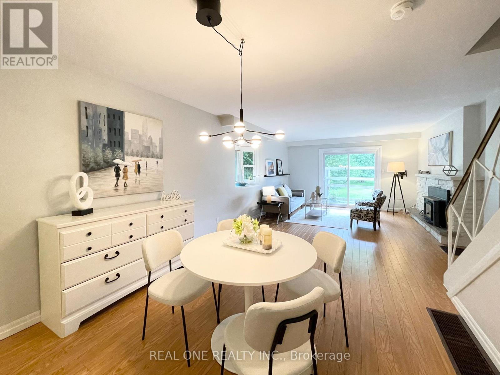 290 WESTCOURT PLACE - 3