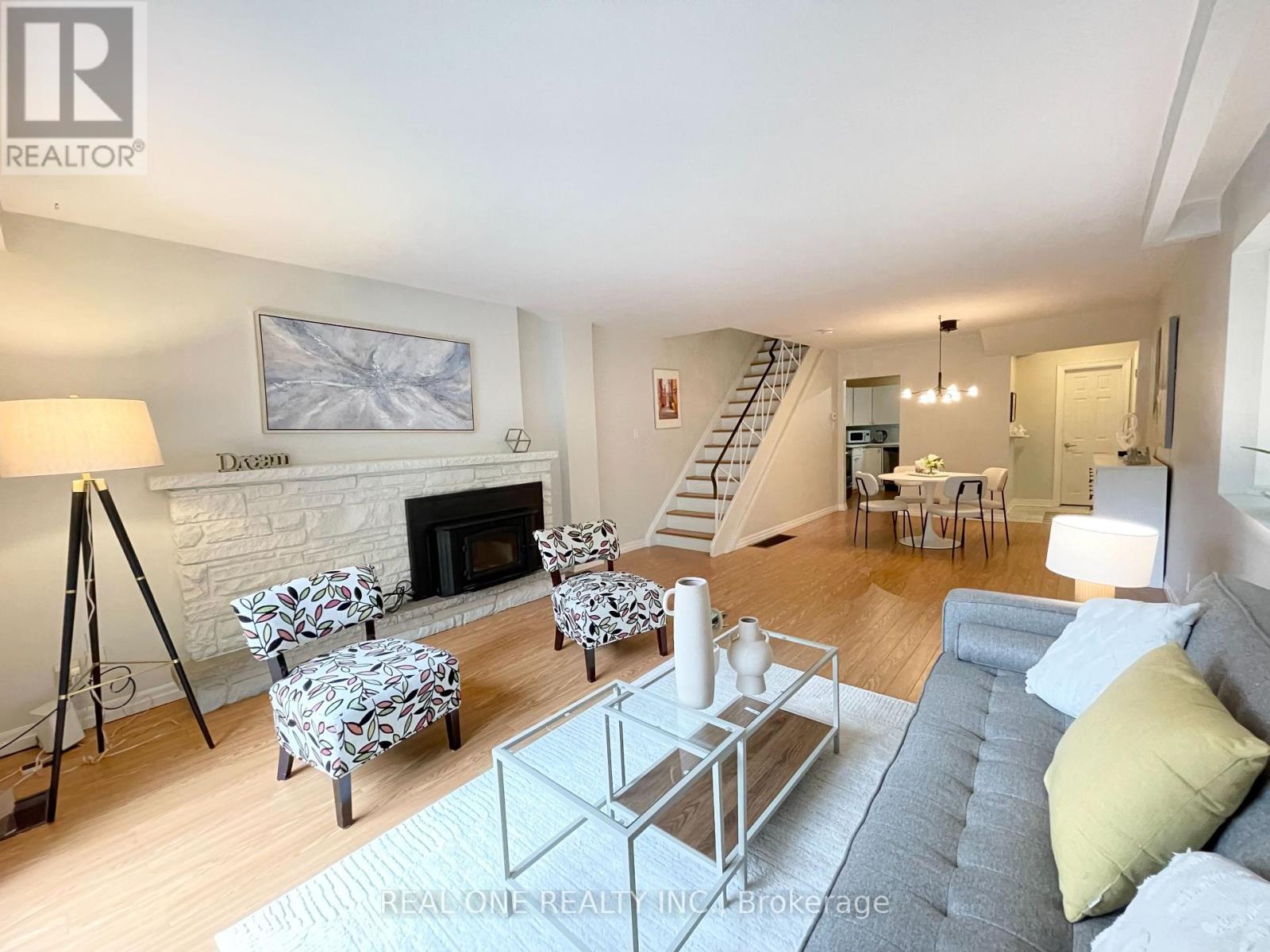 290 WESTCOURT PLACE - 7