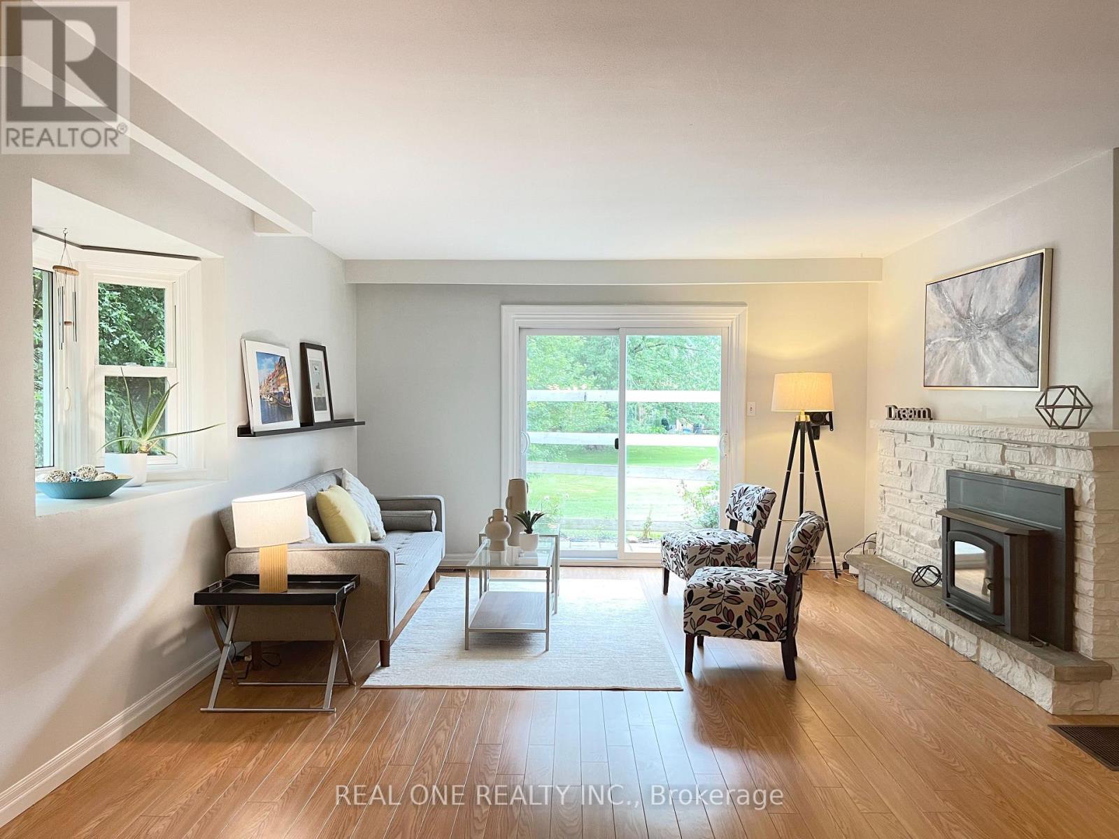 290 WESTCOURT PLACE - 6