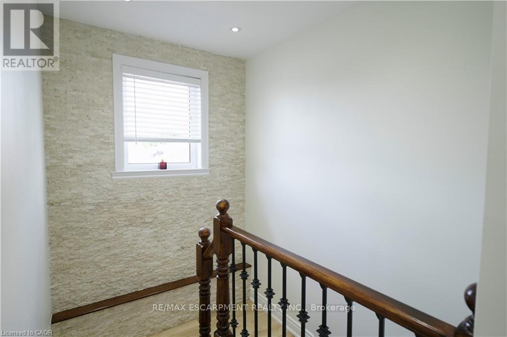 172 HIGHLAND ROAD W - 17
