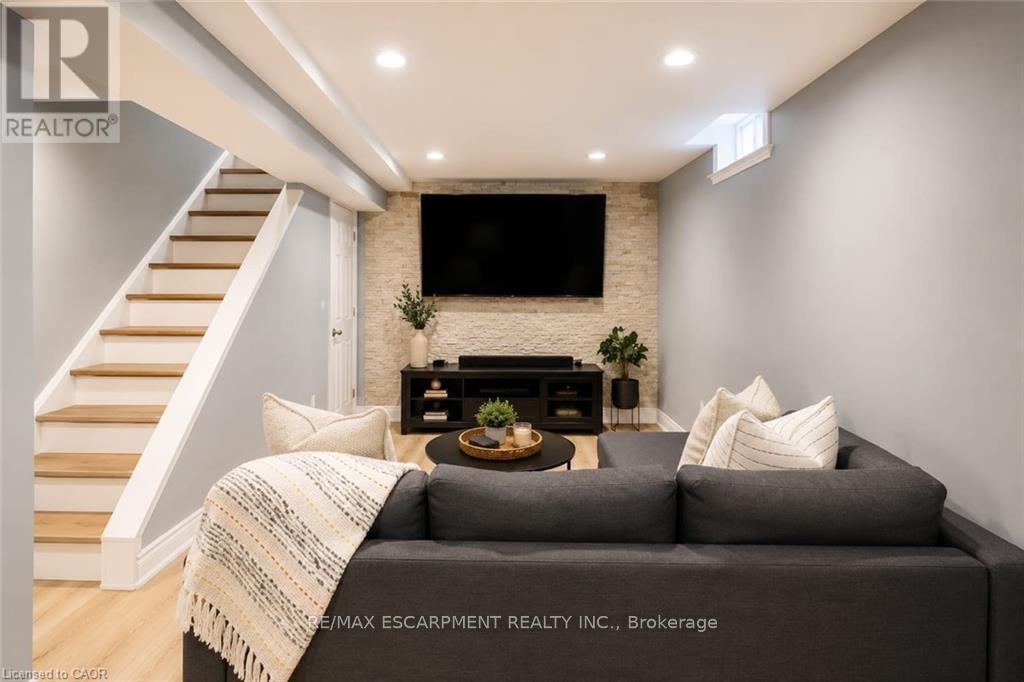 172 HIGHLAND ROAD W - 18