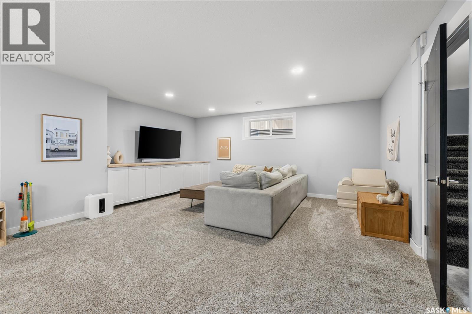 5196 Aviator CRESCENT — photo 33