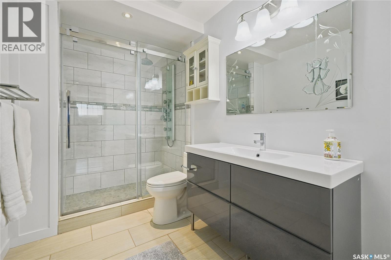 303 East Hampton BOULEVARD E — photo 27