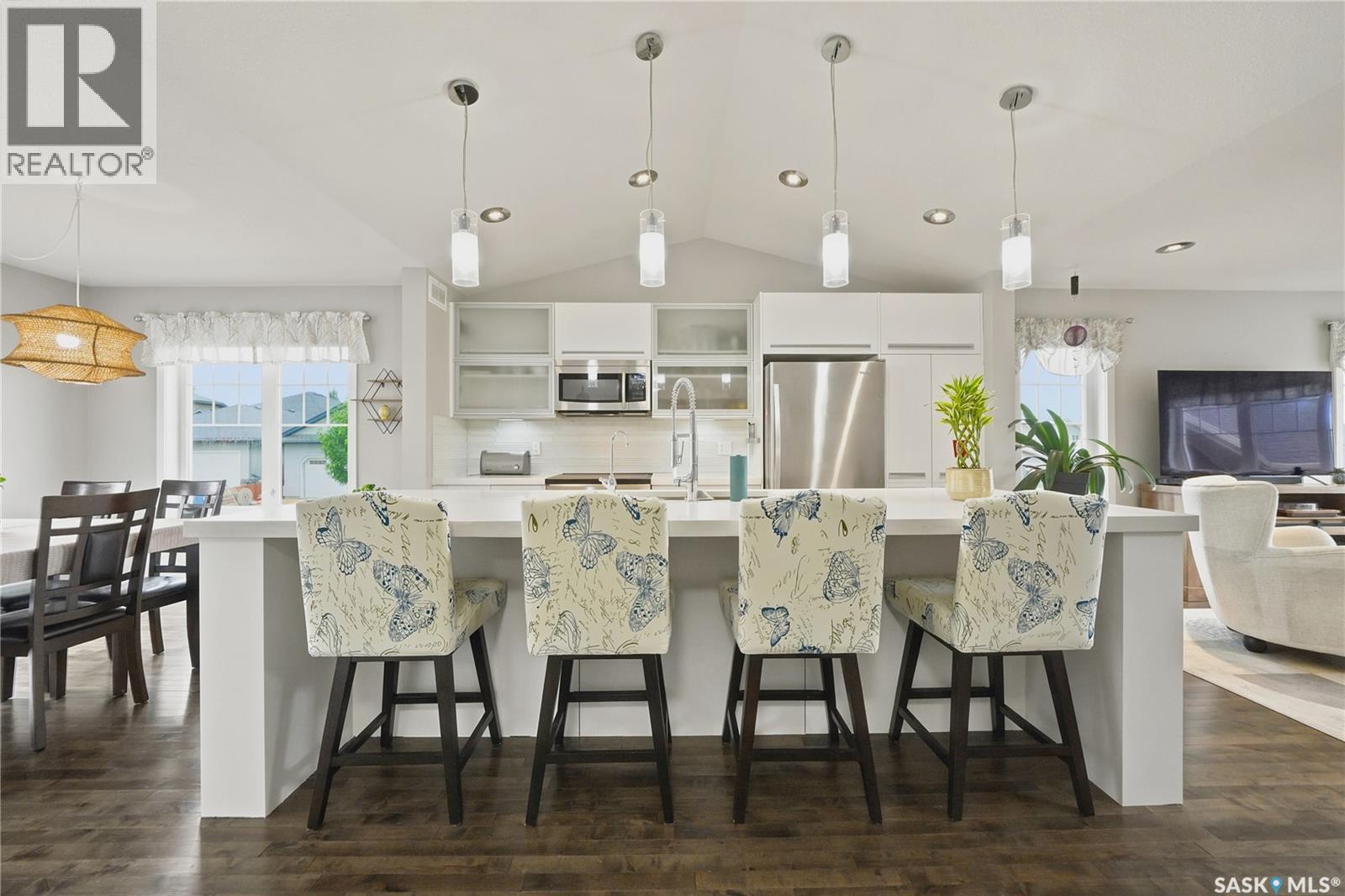 303 East Hampton BOULEVARD E — photo 8