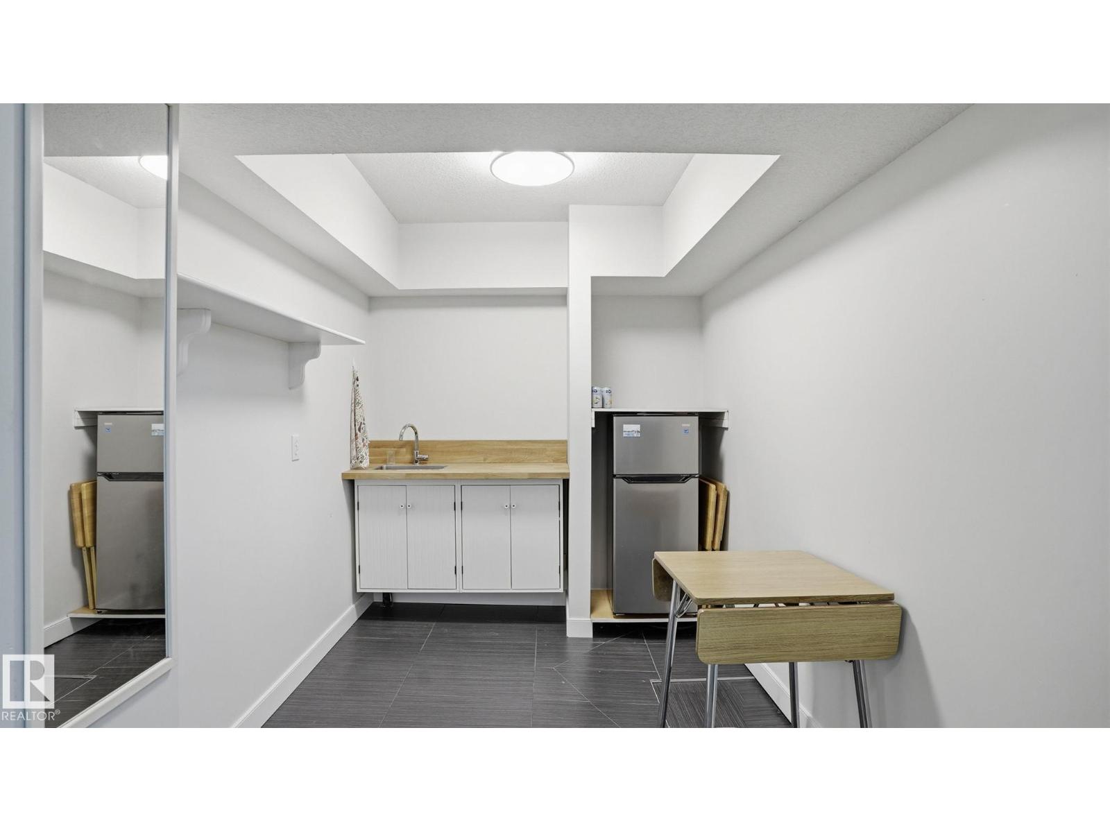9611 77 AV NW - 32
