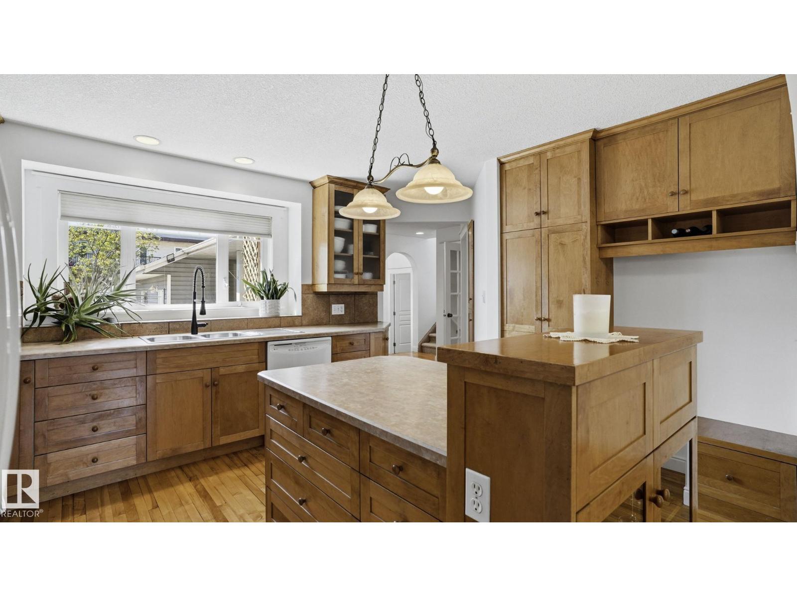 9611 77 AV NW - 14