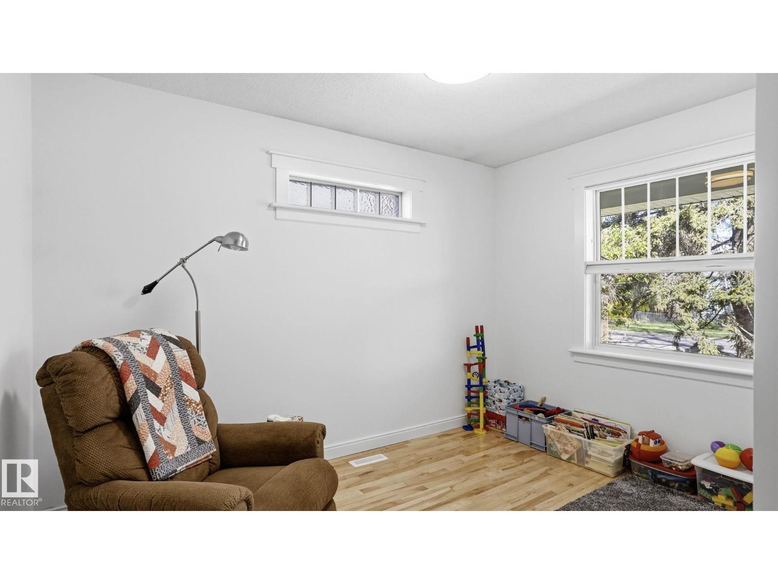 9611 77 AV NW - 18
