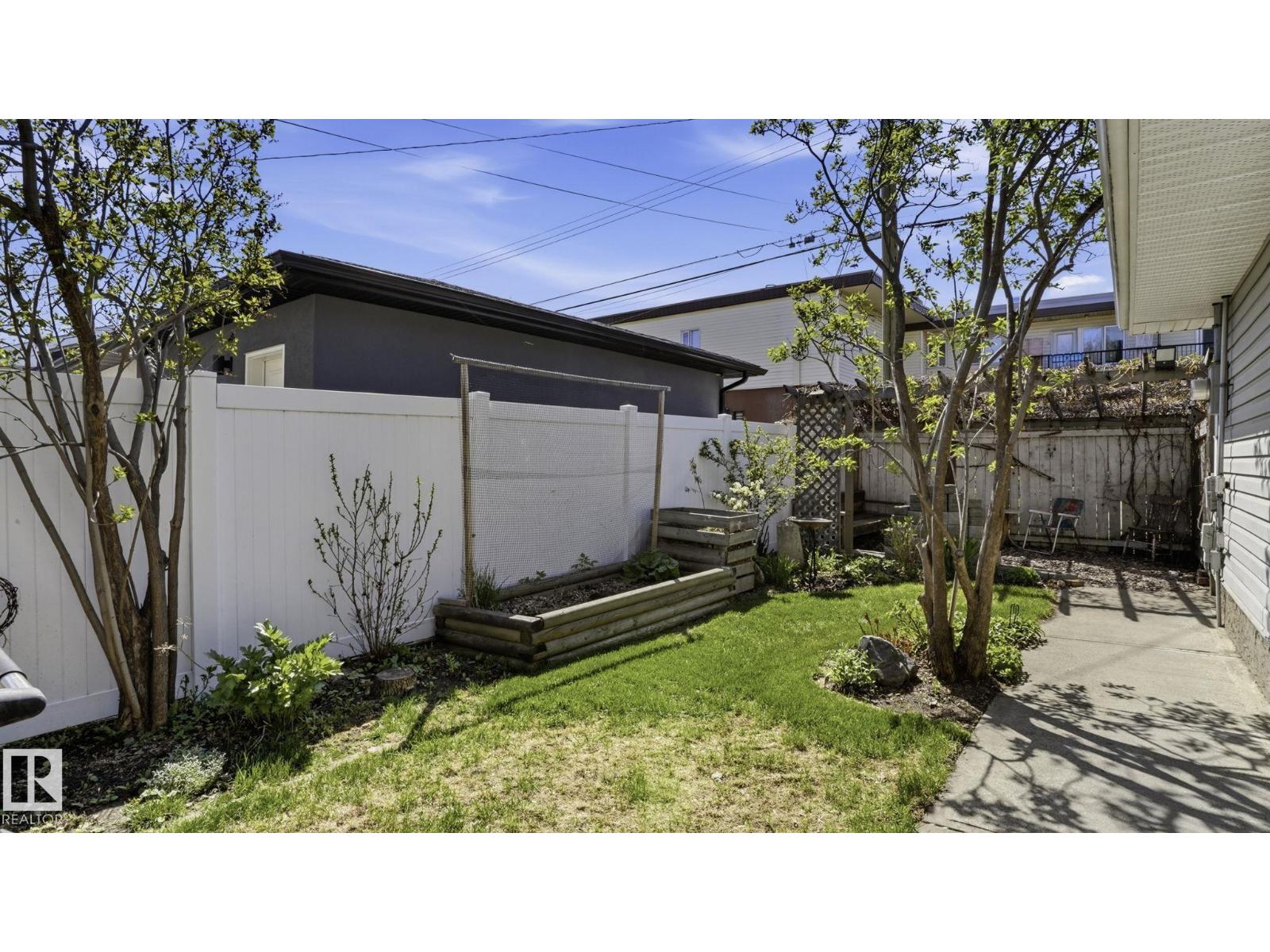 9611 77 AV NW - 44