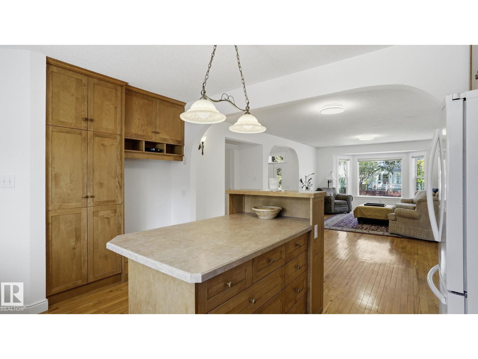 9611 77 AV NW - 11